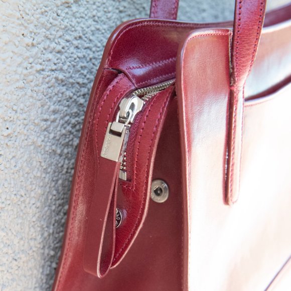 Scarlet Monsac leather handbag with matching scarl - Picture 4 of 8